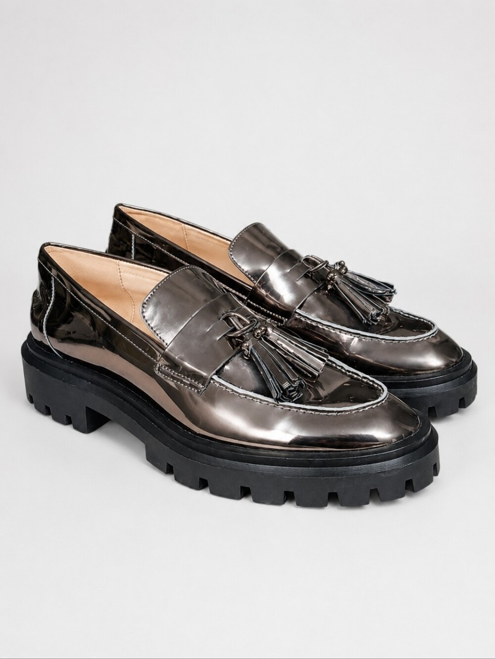 STUART WEITZMAN | Metallic Pewter Tassel Lug Sole Loafers Size 8B Made in Spain - Picture 3 of 6